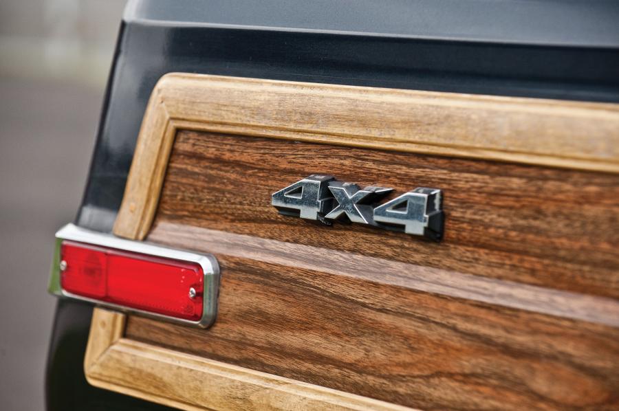  Jeep Grand Wagoneer 1990 года  (фото 10 из 21)